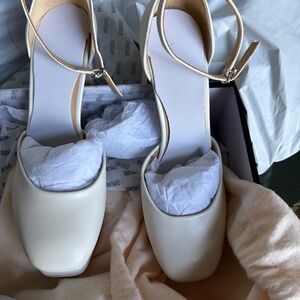 Brand New Badgley Mischka Jayda II Leather Platform Pumps NIB Dust Bags Size 7